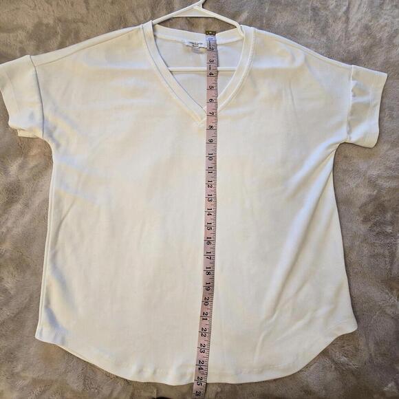 Cable & Gauge Ruffle Sleeve White Top Blouse Size Small Soft Vneck Office Work - Picture 6 of 7